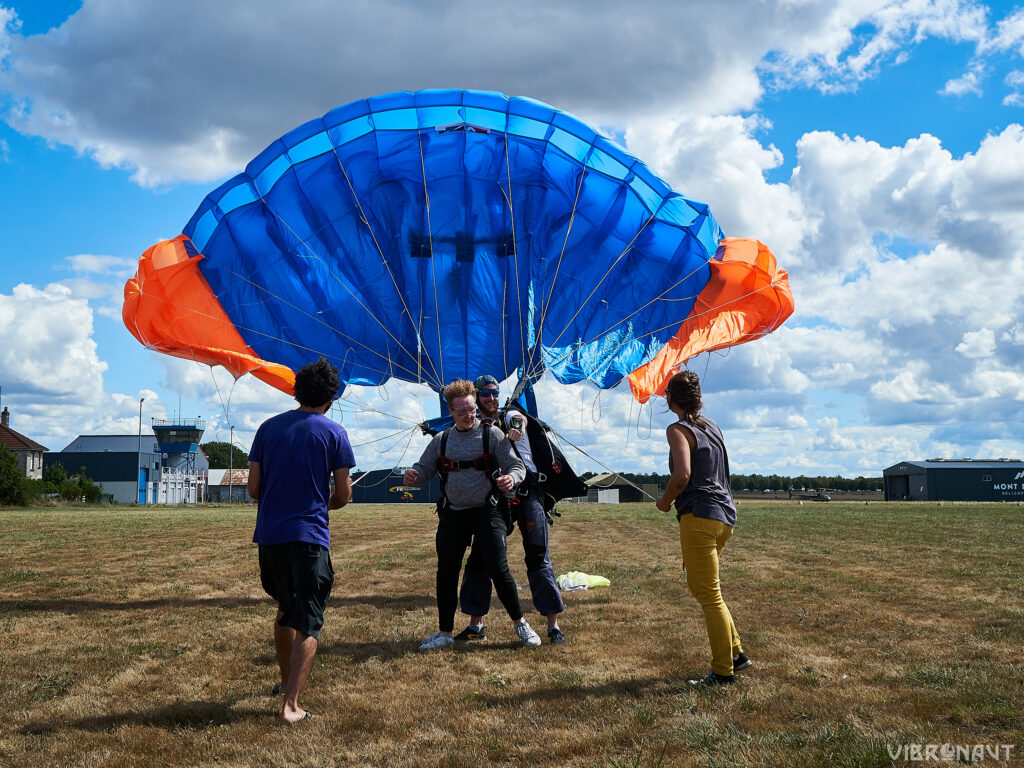 Baptême de chute libre en parachute tandem avec Parachutisme71