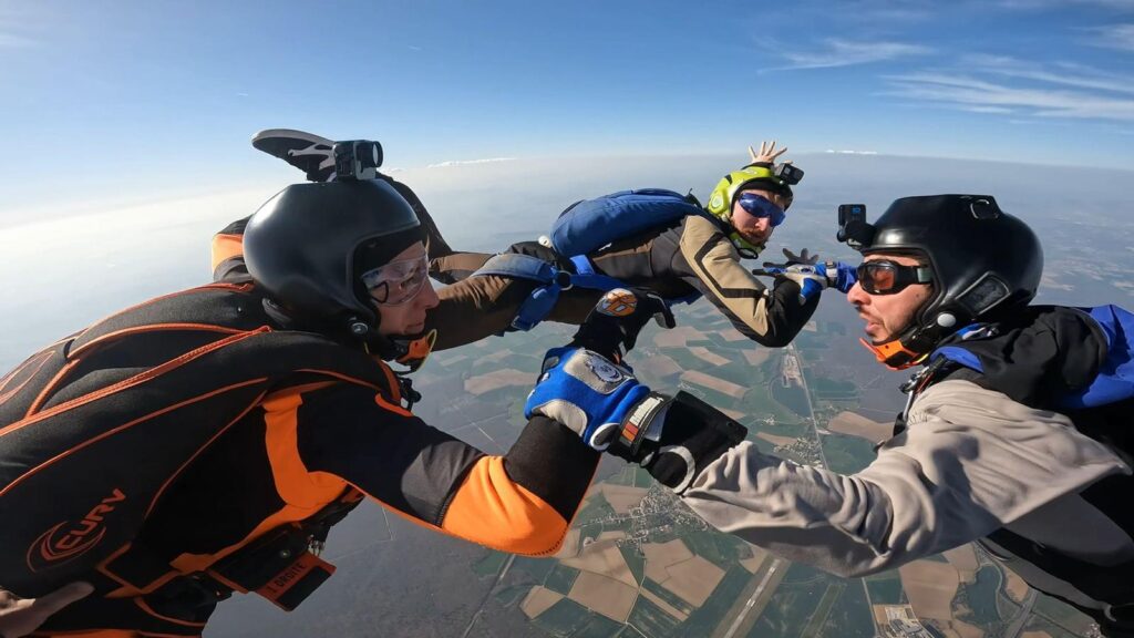 Vol relatif à 3, saut en chute libre en groupe