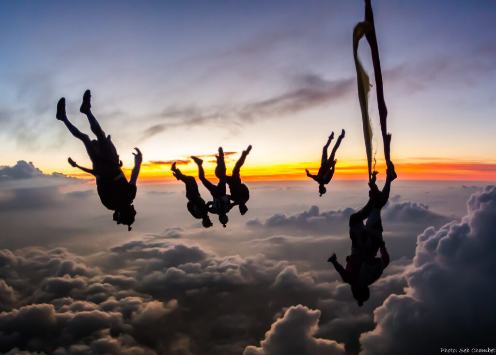 la communauté et l'esprit parachutiste